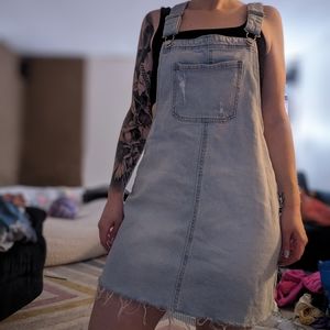 5/$25🌻 Skirt overalls.